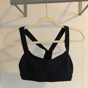 Lululemon sports bra size 6